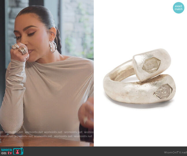 Little Twisted Druid ring by Parts of Four worn by Kim Kardashian (Kim Kardashian) on The Kardashians