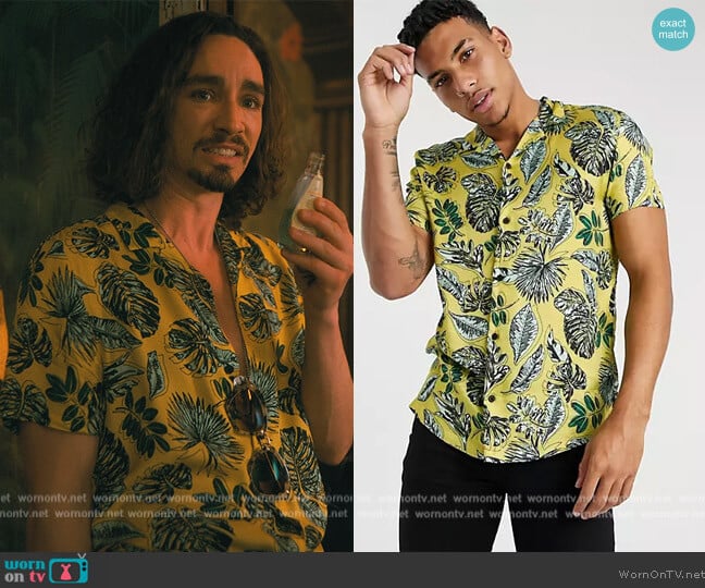 Leaf print shirt in yellow by Topman worn by Robert Sheehan on The Umbrella Academy worn by Klaus Hargreeves (Robert Sheehan) on The Umbrella Academy