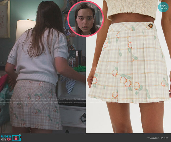 Alicia Pleated Kilt Skirt by Urban Outfitters worn by Juliette Fairmont (Sarah Catherine Hook) on First Kill