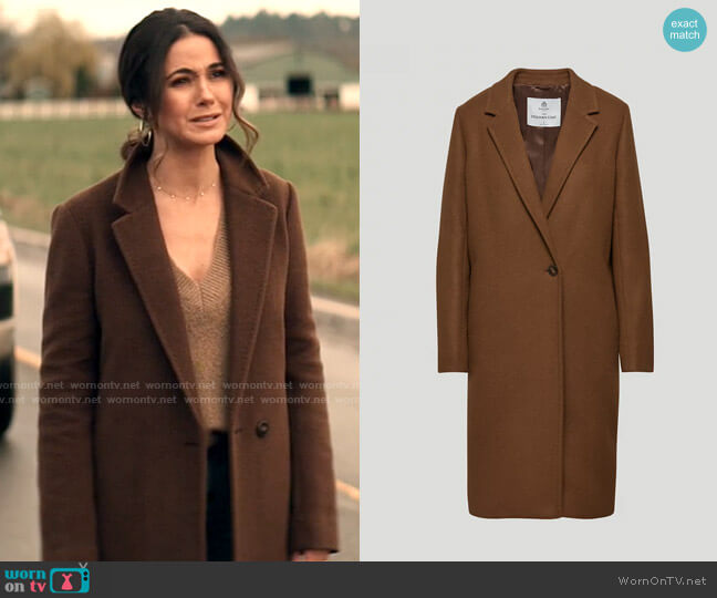 Aritzia Babaton The New Stedman Coat worn by Lana Lang Cushing (Emmanuelle Chriqui) on Superman and Lois