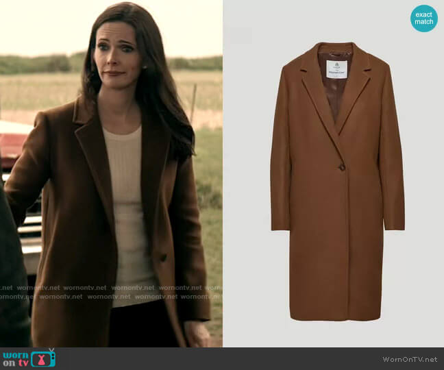 Aritzia Babaton The New Stedman Coat in Rich Camel worn by Lois Lane (Elizabeth Tulloch) on Superman and Lois