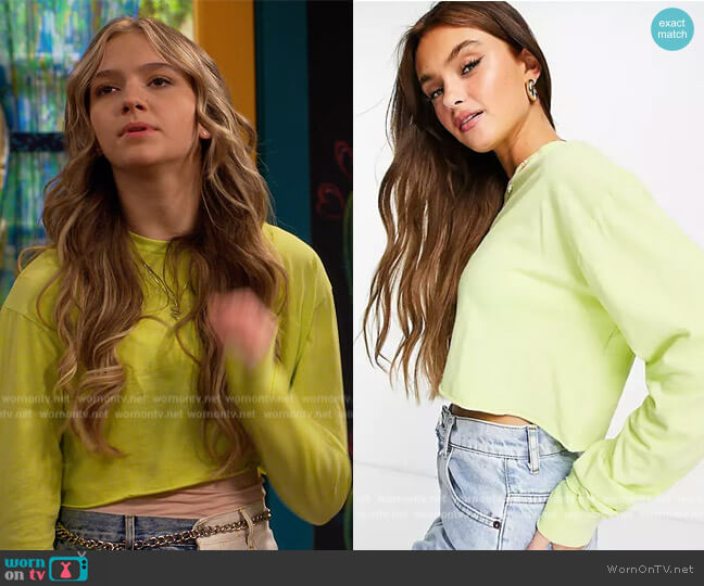 Boxy Cropped Top with Thumbhole by ASOS worn by Presley (Jayden Bartels) on Side Hustle