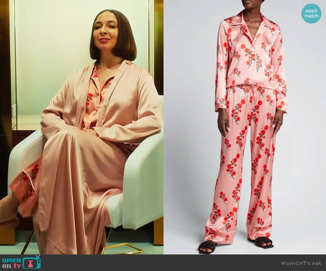 Bernadette Floral-Print Silk Charmeuse Pajama Set worn by Molly Novak (Maya Rudolph) on Loot