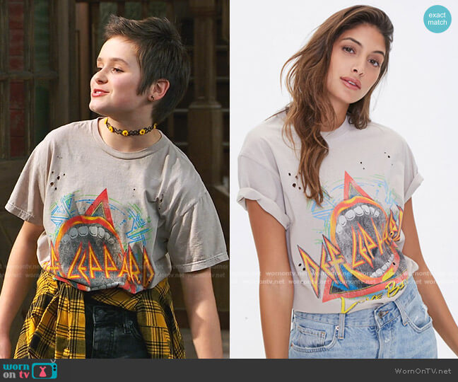 Def Leppard Love Bites Graphic Tee by Forever 21 worn by Winnie Webber (Shiloh Verrico) on Bunkd