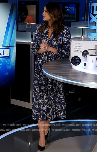 WornOnTV: Jennifer's blue floral print puff sleeve dress on The