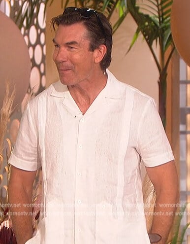 Jerry’s white shirt and floral pants on The Talk