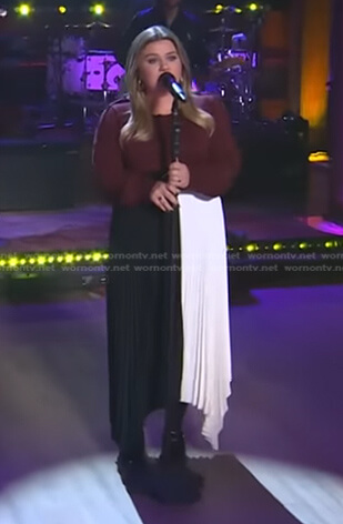 Kelly’s button-sleeve sweater and two-tone pleated skirt on The Kelly Clarkson Show