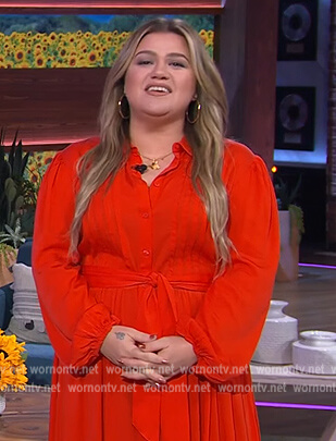 Kelly’s red pleated shirtdress on The Kelly Clarkson Show