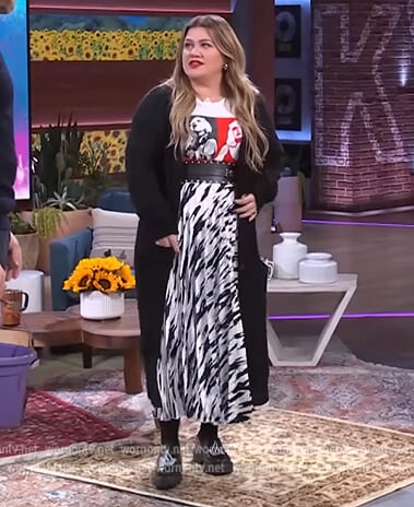 Kelly's zebra stripe skirt and Blondie graphic tee on The Kelly Clarkson Show