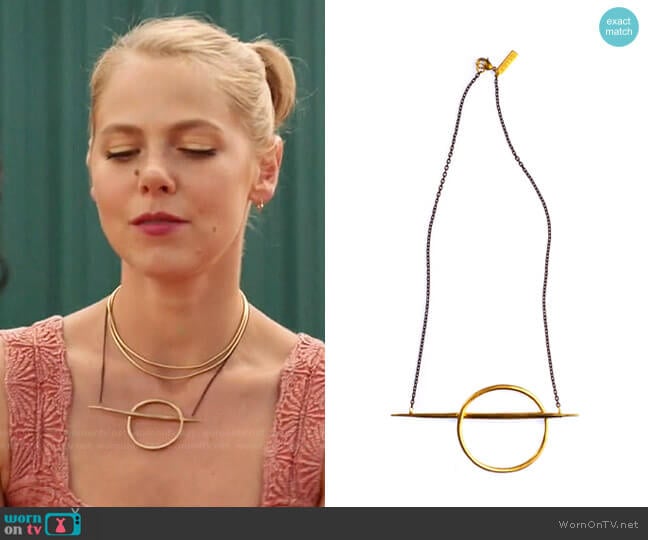 K/ller Collection Lateral Quill Rising Necklace Brass worn by Isobel Evans-Bracken (Lily Cowles) on Roswell New Mexico