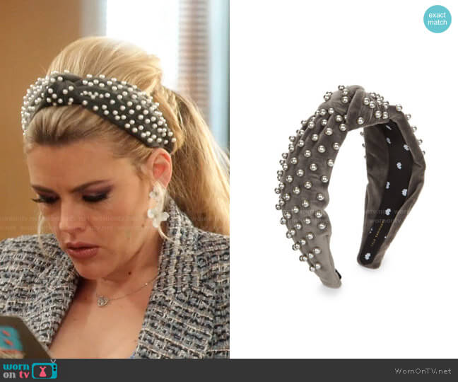 Lele Sadoughi Faux Pearl-Embellished Knotted Velvet Headband worn by Summer Dutkowsky (Busy Philipps) on Girls5eva