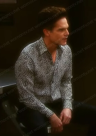 Leo’s grey print shirt on Days of our Lives