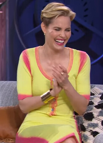 Leslie Bibb’s yellow tie dye dress on The Kelly Clarkson Show