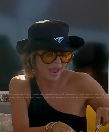 Lisa’s black cowboy hat and sunglasses on The Real Housewives of Beverly Hills