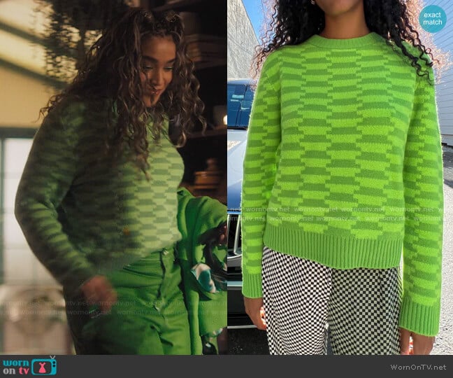 Kaela’s green patterned sweater on Charmed