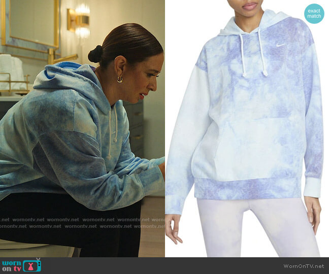Nike Icon Clash Hoodie in Racer Blue worn by Molly Novak (Maya Rudolph) on Loot