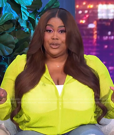 Nina's yellow mesh jacket and jeans on E! News Nightly Pop