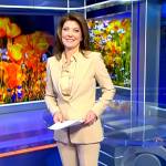 Norah’s beige satin blouse and blazer on CBS Evening News