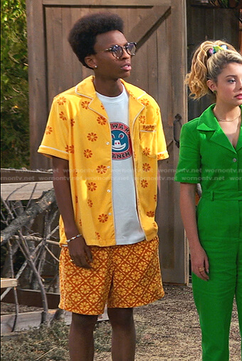 Noah's yellow floral shirt and shorts on Bunkd