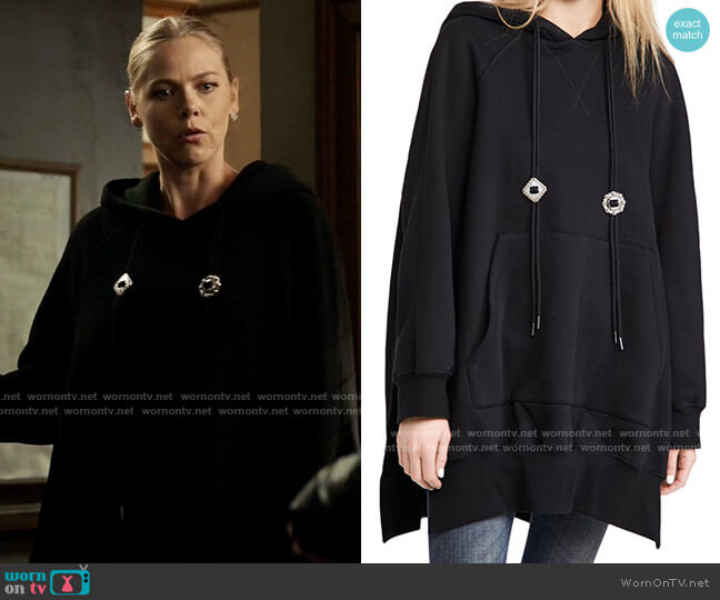 R13 Oversized Hoodie Cape worn by Isobel Evans-Bracken (Lily Cowles) on Roswell New Mexico
