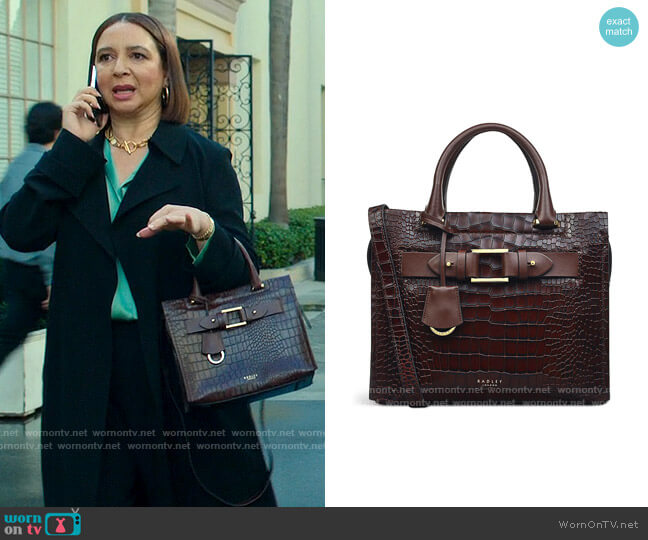 Radley Medium Agnes Bag worn by Molly Novak (Maya Rudolph) on Loot