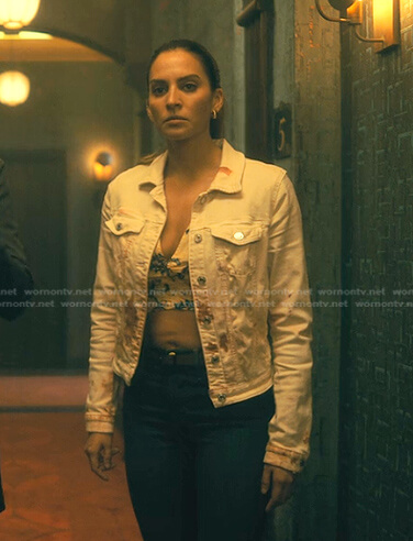 Sloan’s yellow floral top and blush pink jacket on The Umbrella Academy