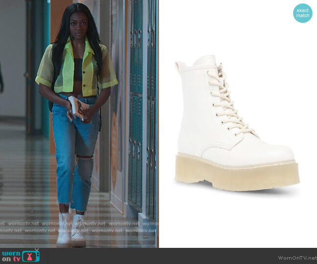 Bettyy White Boots by Steve Madden worn by Calliope Burns (Imani Lewis) on First Kill