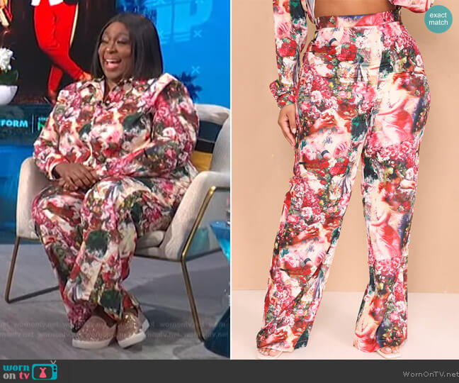 WornOnTV: Loni’s floral print top and pants on E! News Daily Pop | Loni ...