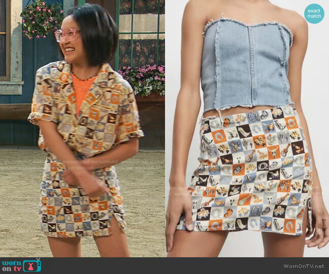 Paradise Printed Notched Mini Skirt by Urban Outfitters worn by Grace Lu on Bunkd