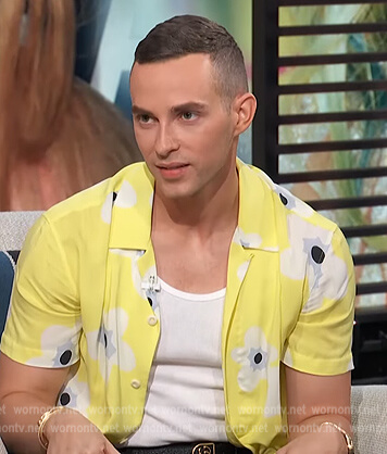 Adam Rippon’s yellow floral shirt on E! News Daily Pop