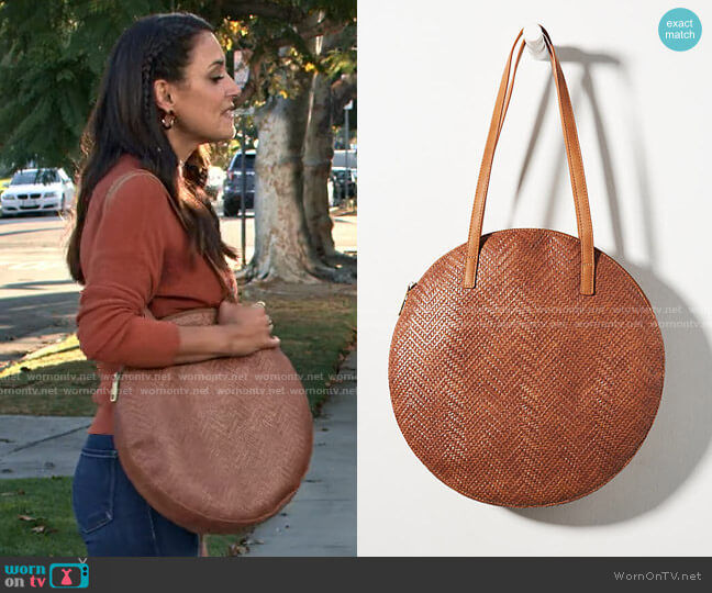 Anthropologie Woven Circle Tote Bag worn by Amy (Angelique Cabral) on Maggie