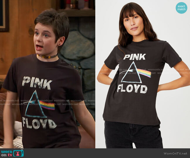 Cotton On Classic Pink Floyd T Shirt worn by Winnie Webber (Shiloh Verrico) on Bunkd