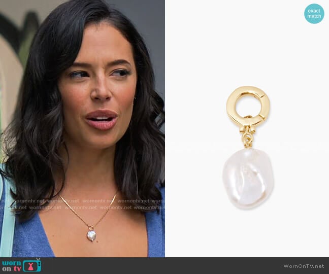 Gorjana Pearl Parker Charm worn by Jessie (Chloe Bridges) on Maggie