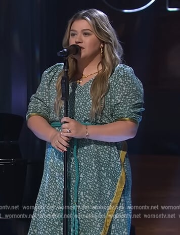 Kelly's green printed wrap dress on The Kelly Clarkson Show