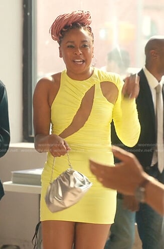 Phoebe’s yellow ruched cutout dress on Everythings Trash