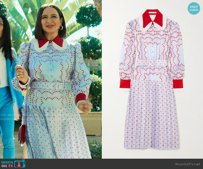 Rodarte Belted pleated printed silk-twill midi dress worn by Molly Novak (Maya Rudolph) on Loot