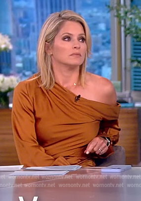Sara’s brown satin off shoulder top on The View