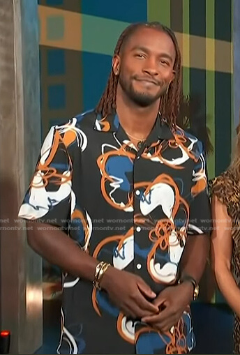 Scott’s black floral short sleeve shirt on Access Hollywood