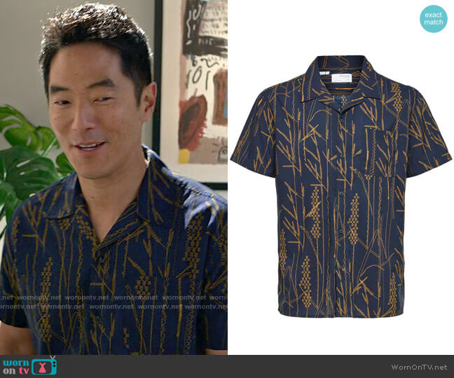 Selected Homme Marvin Wheat Camp Shirt worn by Dave (Leonardo Nam) on Maggie