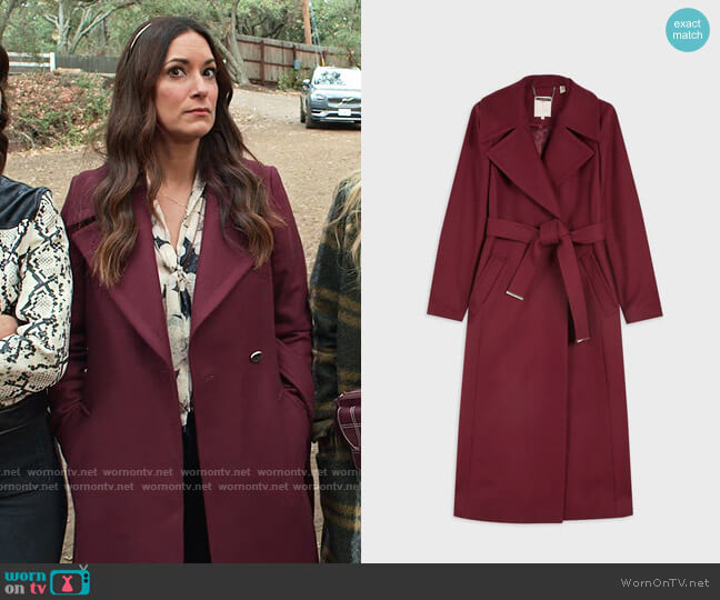 Ted Baker Rrosiey Coat in Dp Purple worn by Amy (Angelique Cabral) on Maggie