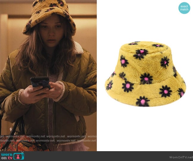 Umeepar Faux Fur Bucket hat in Daisy worn by Zoe Margaret Colletti on Only Murders in the Building worn by Lucy (Zoe Margaret Colletti) on Only Murders in the Building