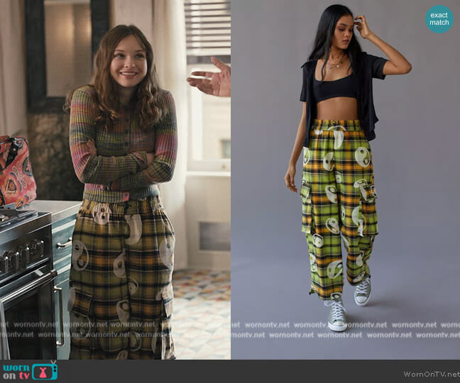 BDG Darren Flannel Pant worn by Zoe Margaret Colletti on Only Murders in the Building worn by Lucy (Zoe Margaret Colletti) on Only Murders in the Building