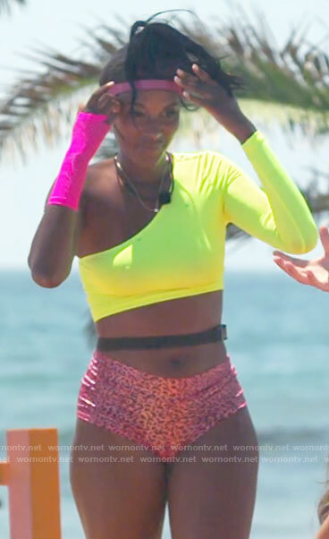 Zeta’s neon one-shoulder crop top and pink leopard booty shorts on Love Island USA