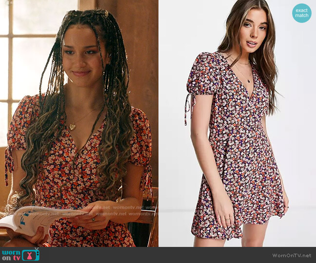 ASOS Design Double Breasted Mini Tea Dress in Ditsy Floral worn by Gina (Sofia Wylie) on High School Musical The Musical The Series
