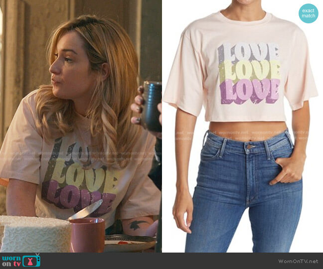 Abound Crop Graphic Tee worn by Davia (Emma Hunton) on Good Trouble