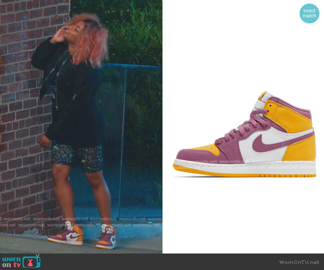 Nike Nike Air Jordan 1 High Retro OG Brotherhood Sneakers worn by Phoebe (Phoebe Robinson) on Everythings Trash