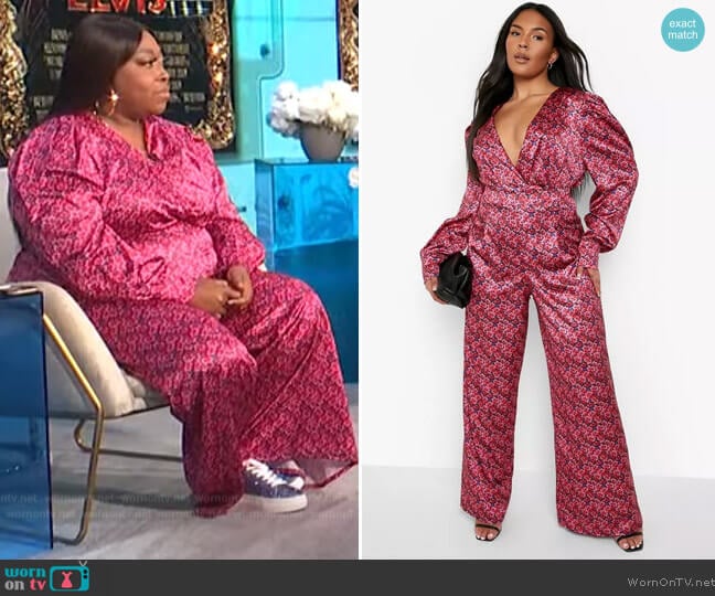 Boohoo Floral Satin Wrap Bodysuit and Pants worn by Loni Love on E! News