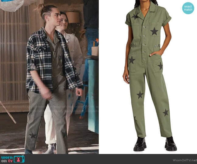 Pistola Grover Utilitarian Field Suit worn by Alice (Cara Delevingne) on Only Murders in the Building