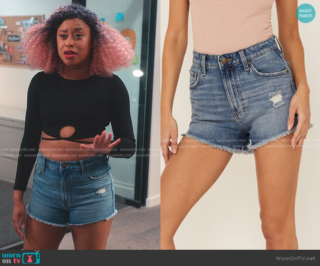Lee Vintage Trashed Modern High Rise Cut Off Shorts worn by Phoebe (Phoebe Robinson) on Everythings Trash