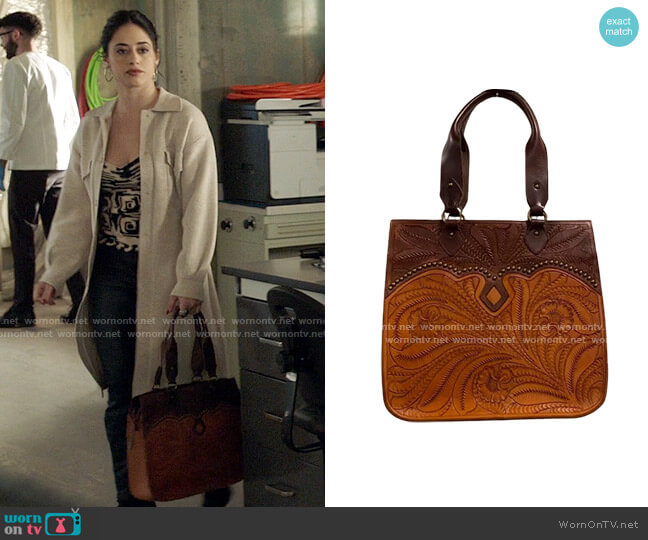 Anabaglish Annie Tote worn by Liz Ortecho (Jeanine Mason) on Roswell New Mexico